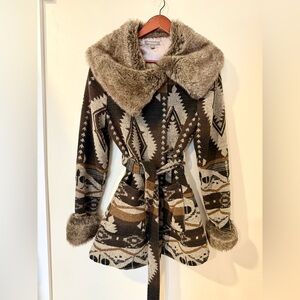 Roz & Ali NWOT Fur Southwestern Coat